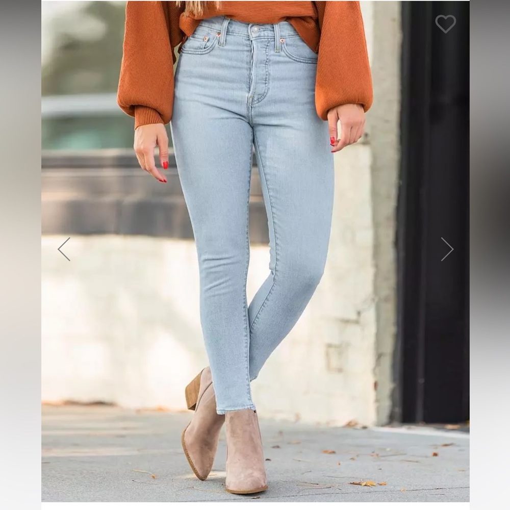 Levi’s wedgie skinny stretch light wash size 25